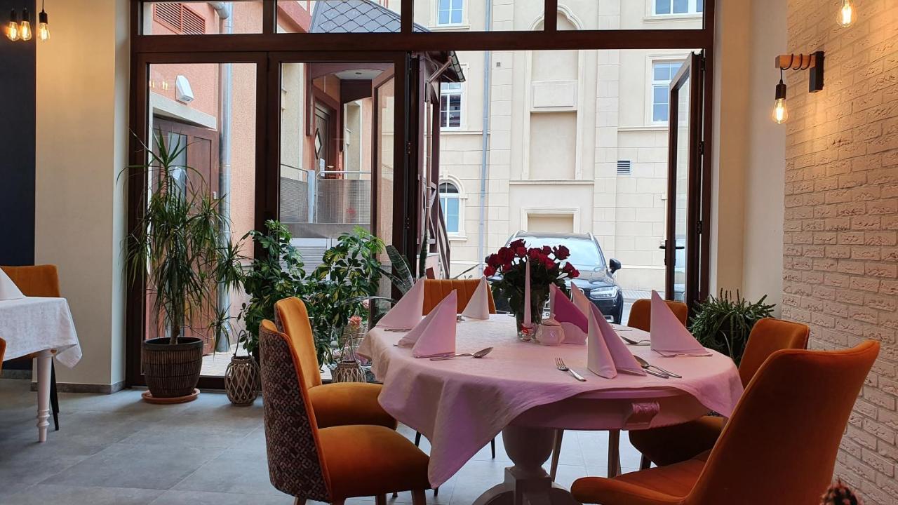 Hotel Siesta Świebodzin Buitenkant foto