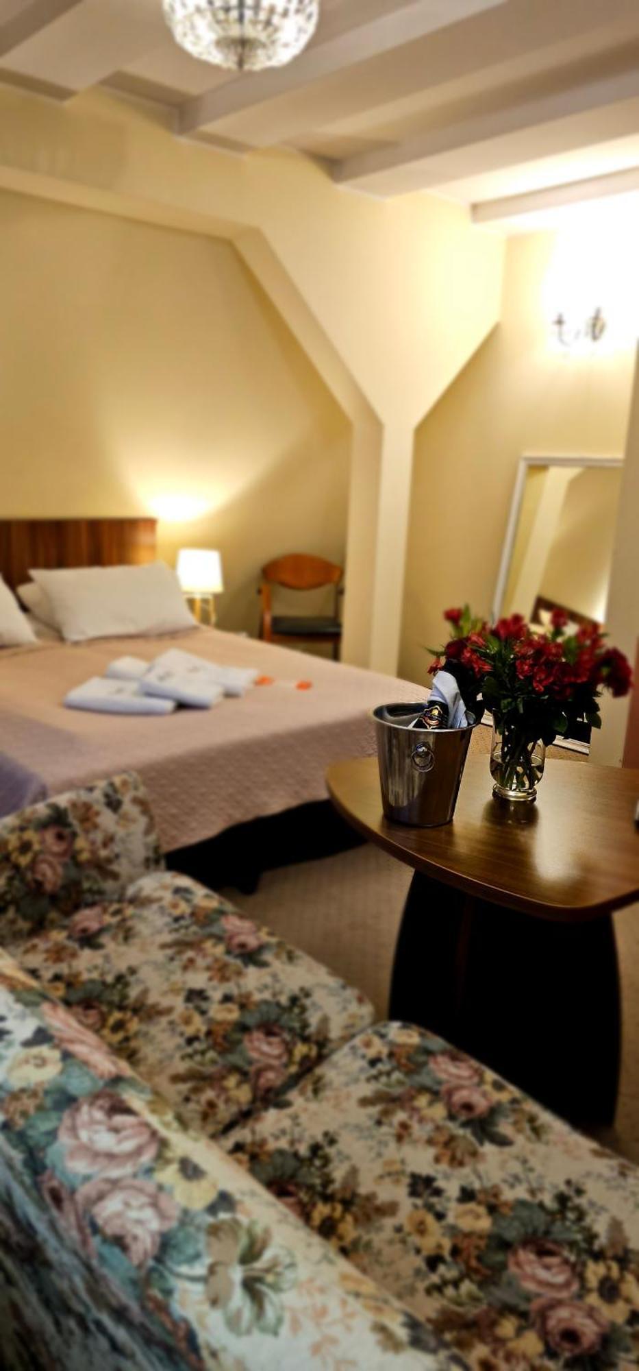 Hotel Siesta Świebodzin Buitenkant foto
