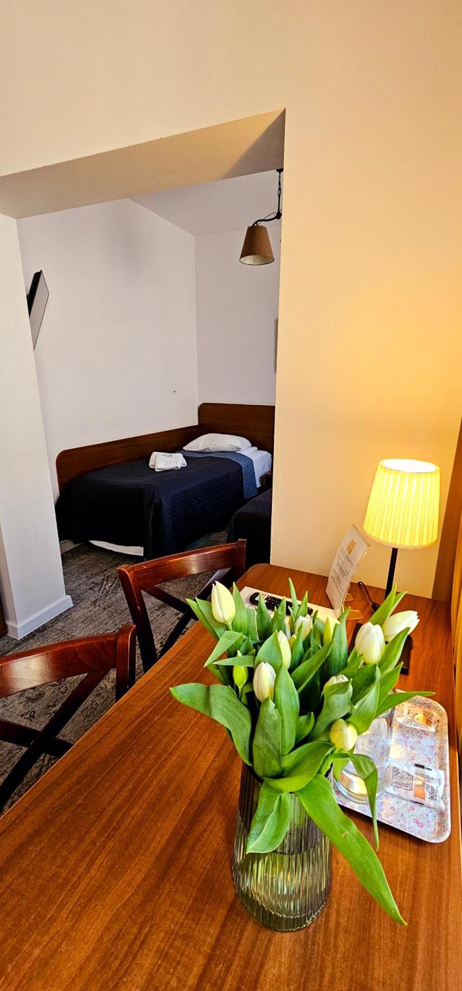 Hotel Siesta Świebodzin Buitenkant foto