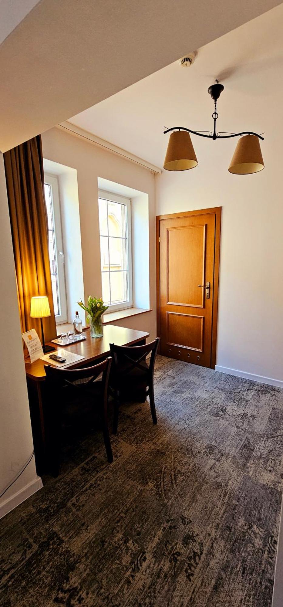 Hotel Siesta Świebodzin Buitenkant foto
