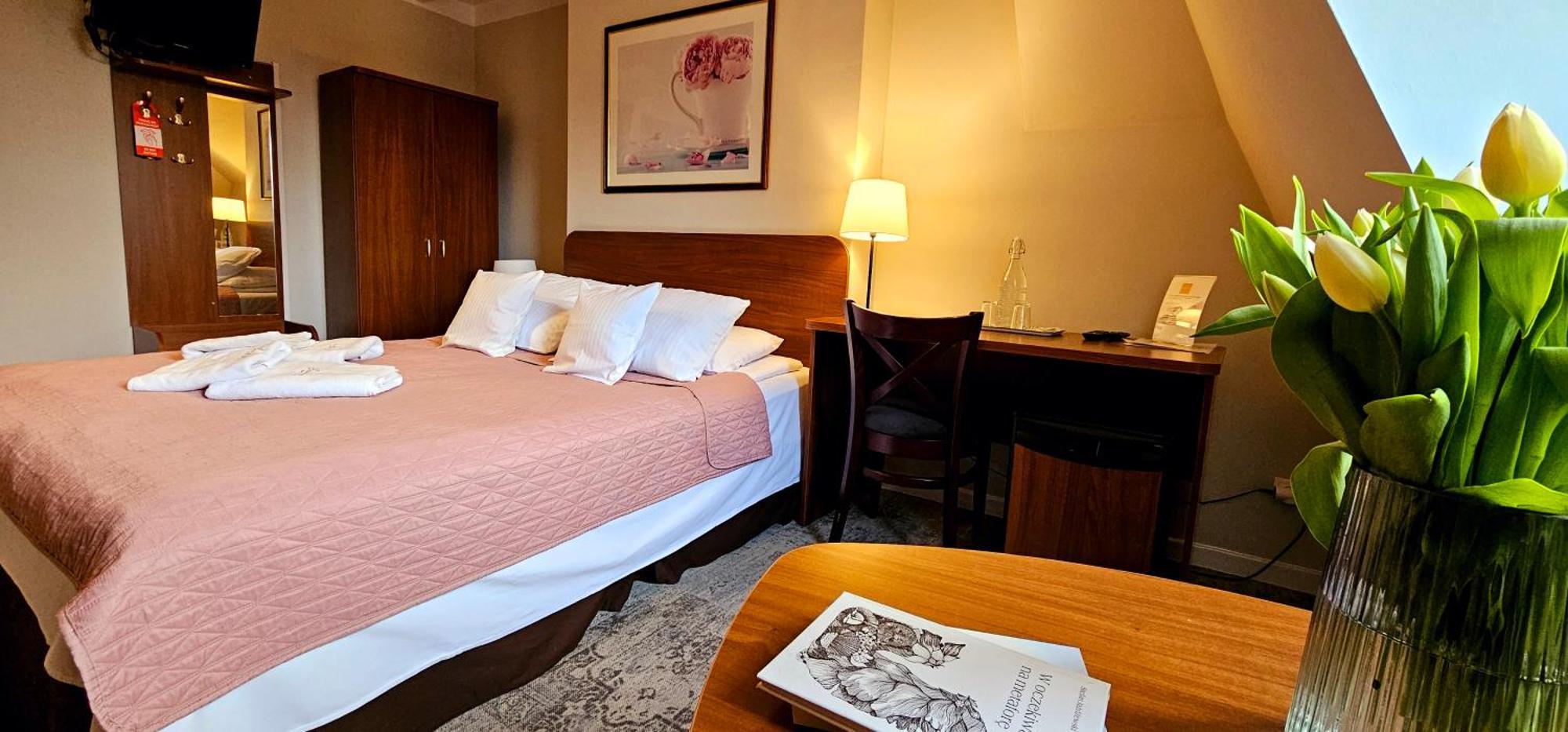 Hotel Siesta Świebodzin Buitenkant foto