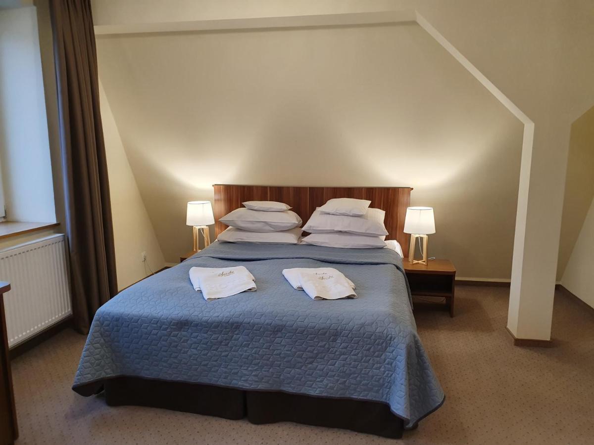 Hotel Siesta Świebodzin Buitenkant foto