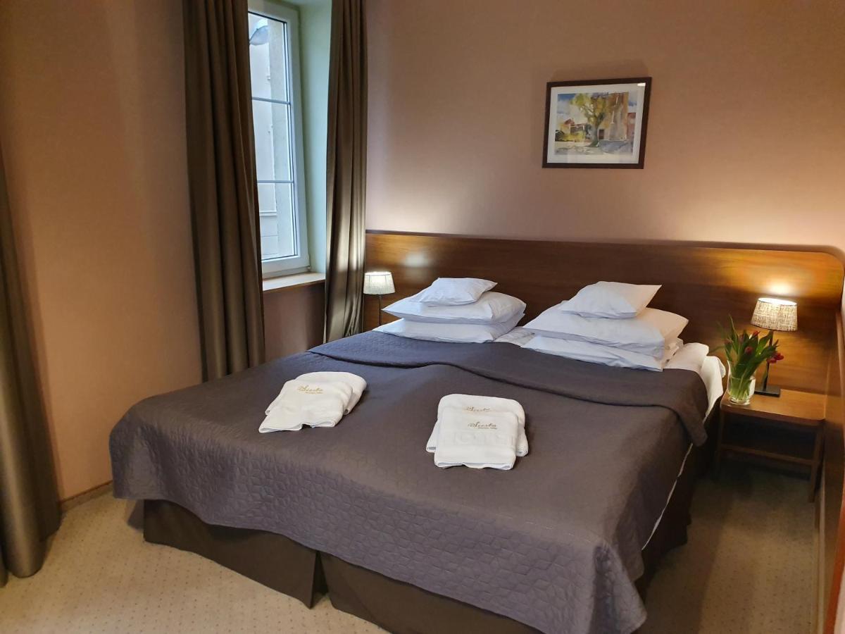 Hotel Siesta Świebodzin Buitenkant foto