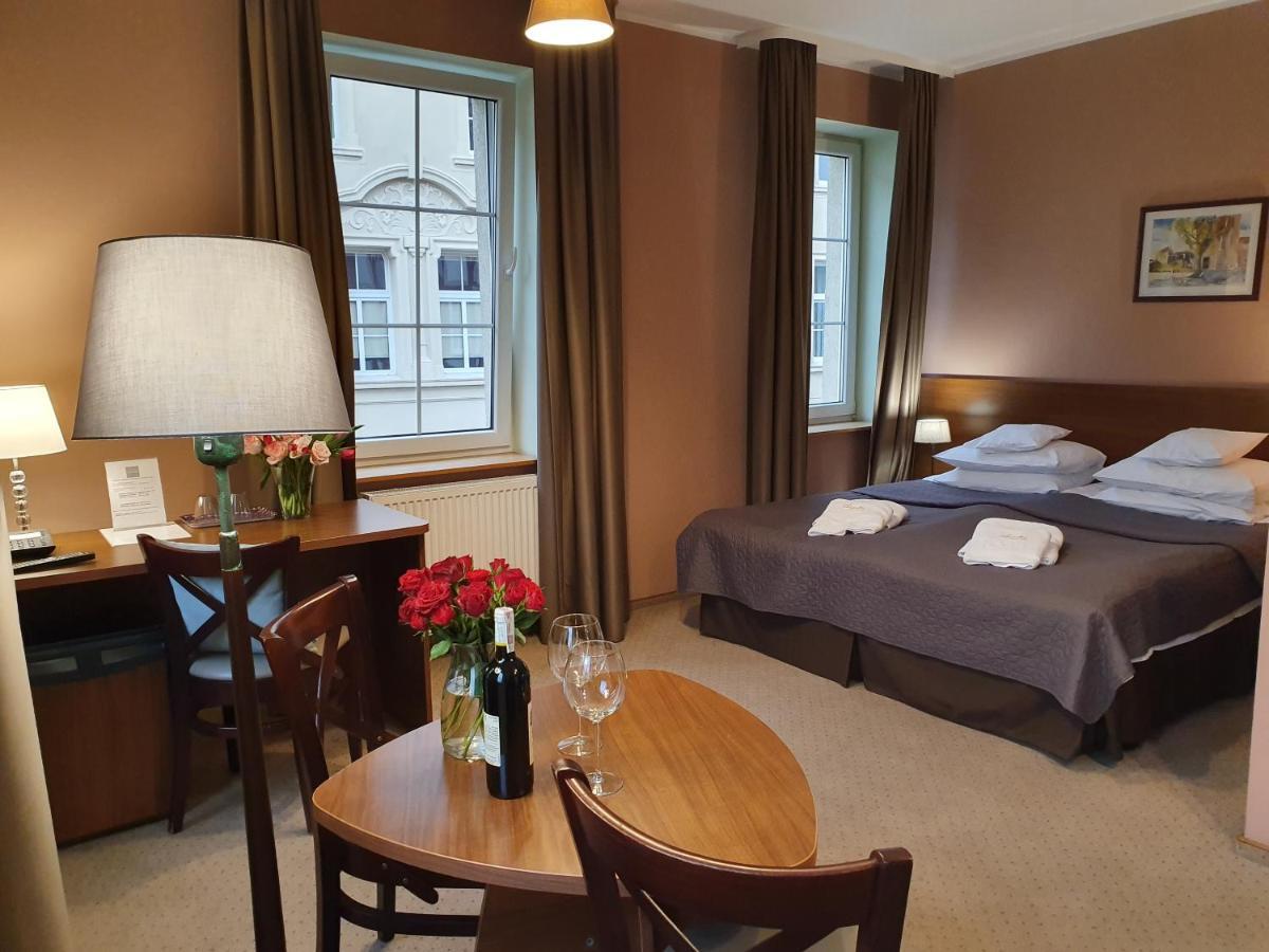 Hotel Siesta Świebodzin Buitenkant foto