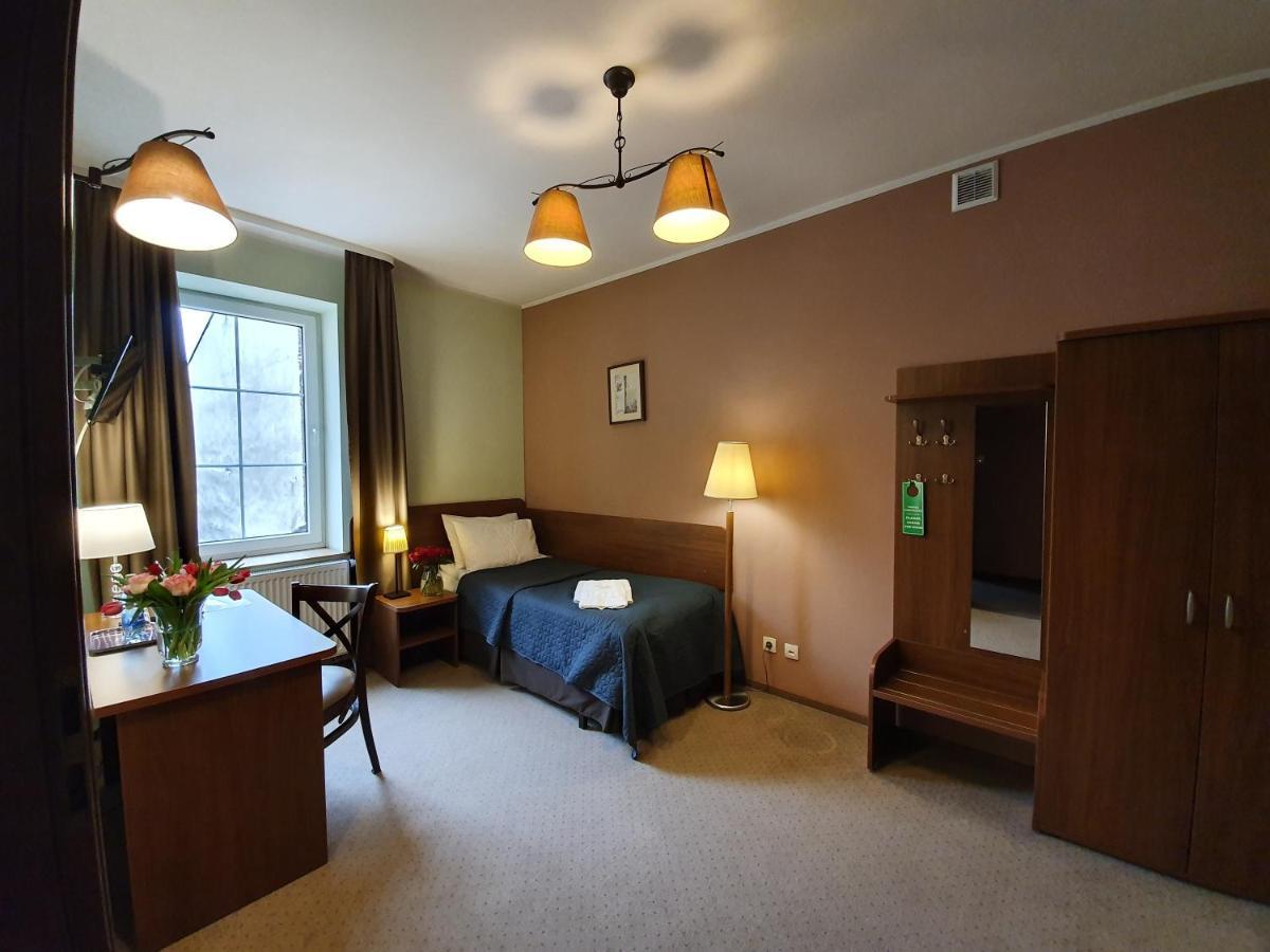 Hotel Siesta Świebodzin Buitenkant foto